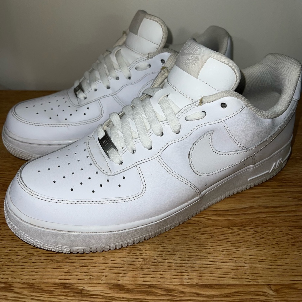 Nike Air Force 1 '07 Low Men’s Size 10.5 Shoes Triple White Sneakers - Picture 1 of 7